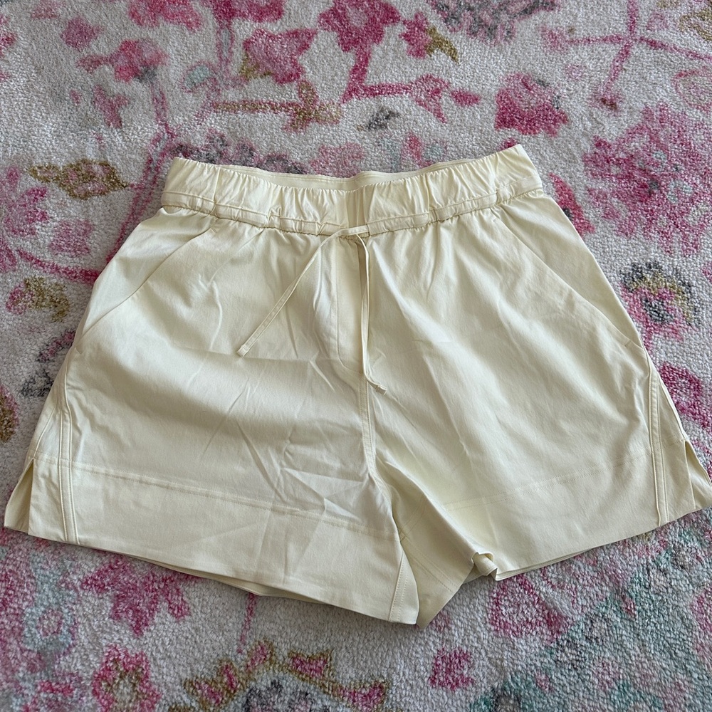 Lululemon Cinchable Waist High Rise Woven Short 3.5”